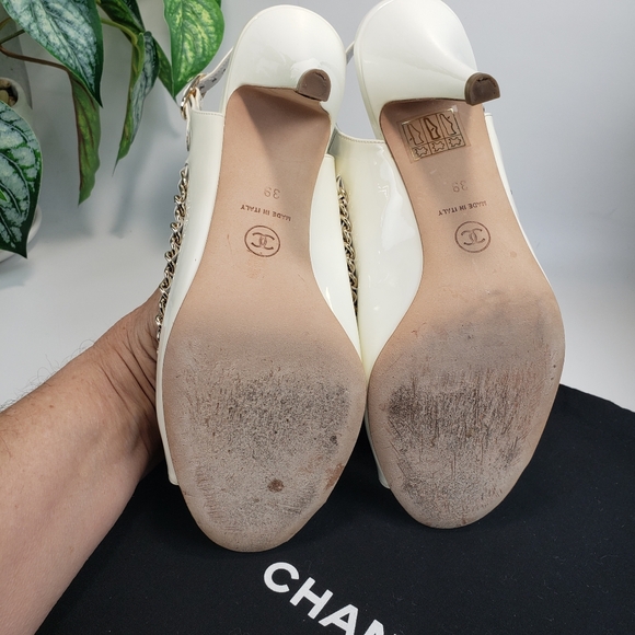 Chanel White Gold Chain Patent Leather Sling Back Open Toe sz 39/8,5 - Picture 17 of 17